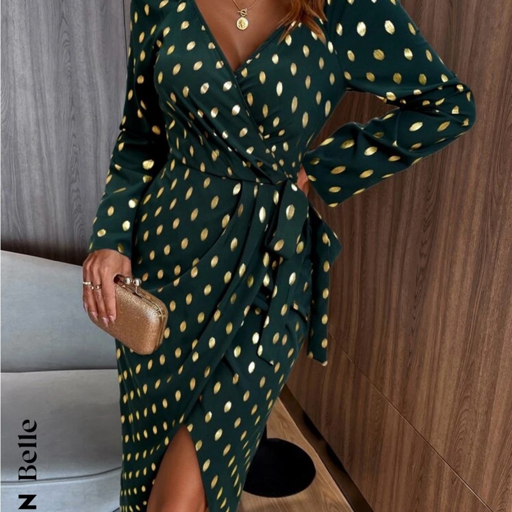 Elle Green Sheath Dress with Bishop Sleeves and V-Neck